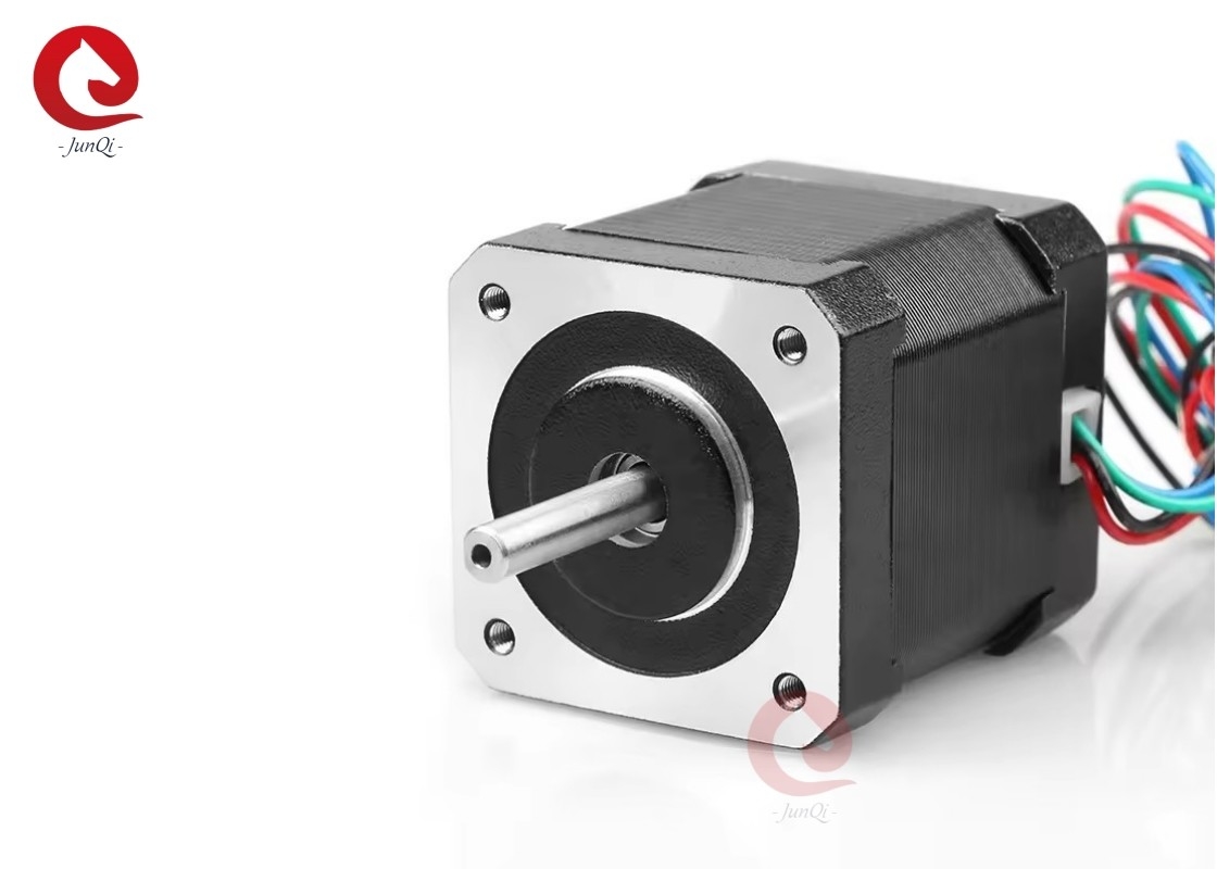 Nema17 42 * 47mm 0.44N.m 1.68A 2Phase 24VDC موتور مرحله ای هیبریدی برای ماشین آلات صنعتی